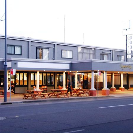 Commodore Motor Inn Albury Exterior foto